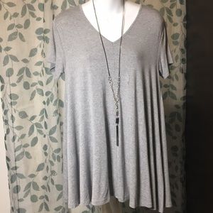 👚Grey V-neck, (no brand tag or size tag)👚